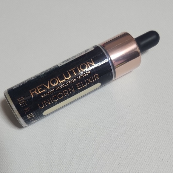 Revolution Liquid Highlighter – Unicorn Elixir (0.61 fl oz / 18ml) - Picture 5 of 8
